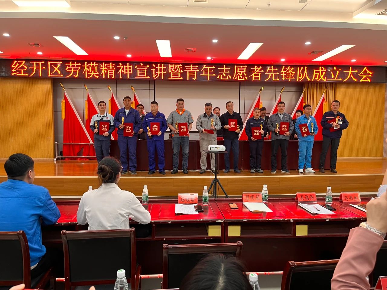 �¾����ֲ�ģ�����������������Ͷ���ʵ���������ԡ������ֲ����Ļ��Ͷ�ģ������